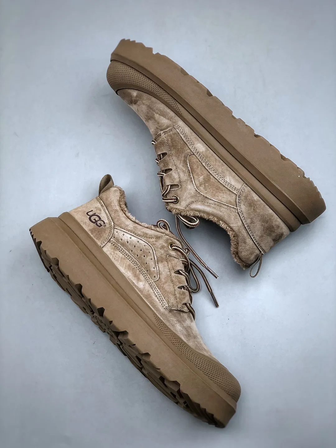 Local pick-up 💰560 supports store release New goods 🚀 #UGG new autumn and winter products (plush integrated lining 🔥warm and heat-locking) must-have outdoor men's casual shoes and snow boots series Guangdong factory quality Autumn and winter new styles Fashion trend matching The fabric is made of frosted cowhide imported from Italy. The whole shoe is made of genuine cowhide material, from the outsole to the hardware, all made from OEM raw materials. Good products do not kill pigs. The quality of the first order is strictly controlled. A full set of official website unified packaging. This year’s winter cold-proof outdoor products are a must-have for daily casual matching for sportsmen‼ American light luxury brand [UGG] Tasman Weather Hybrid Tasman hybrid series lightweight casual shoes Size: 39-44